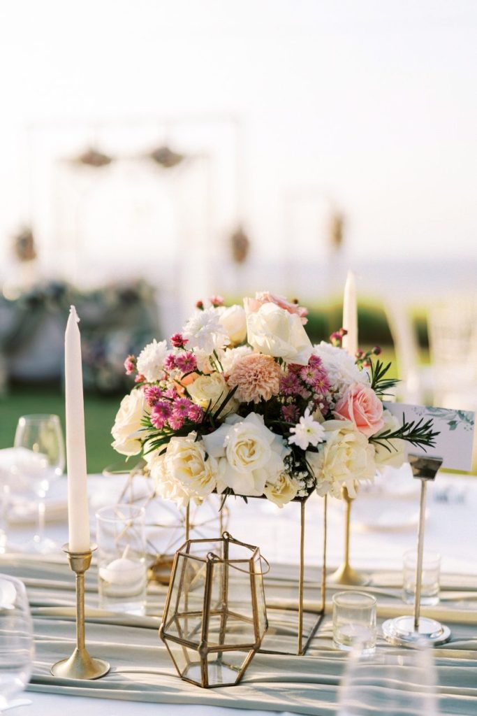 Dinner Flower Centerpiece decoration in wedding