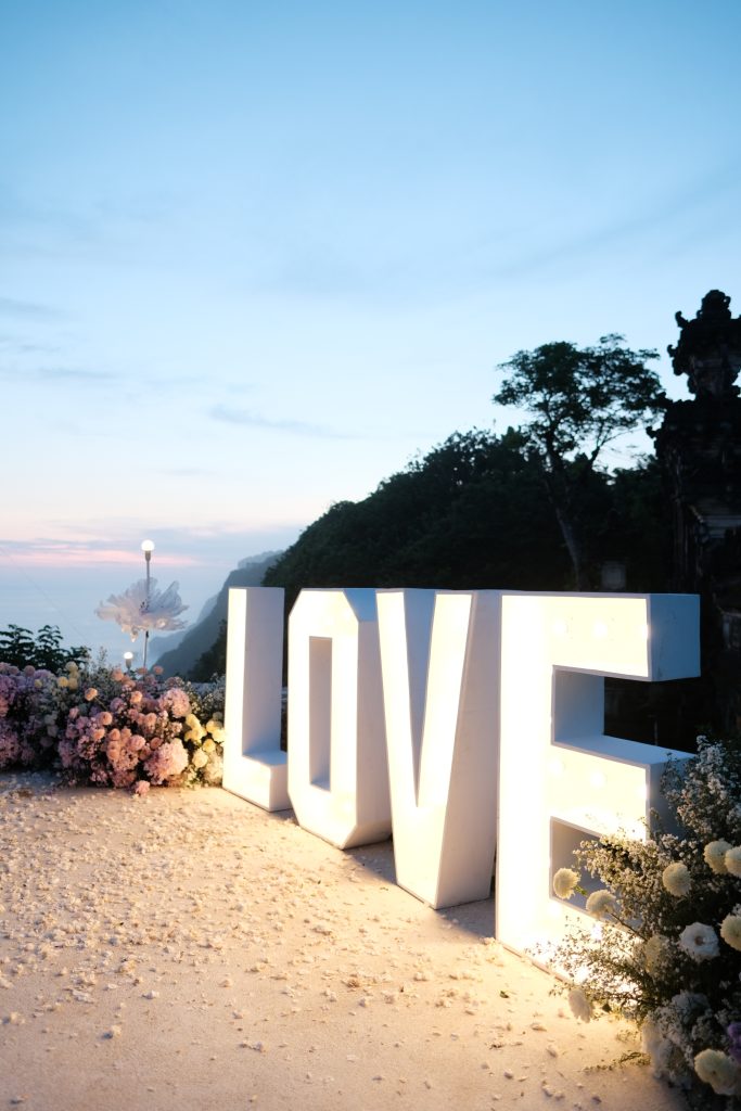 Close Up Marquee LOVE Lights