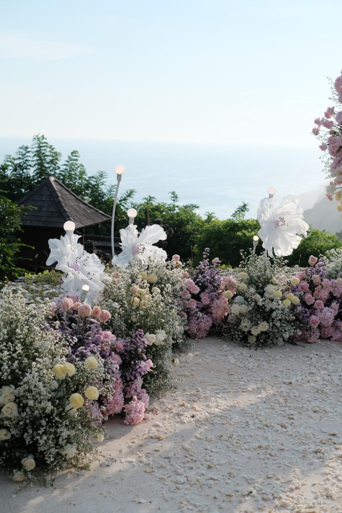 FIX dreamy organza flower lamps at proposal