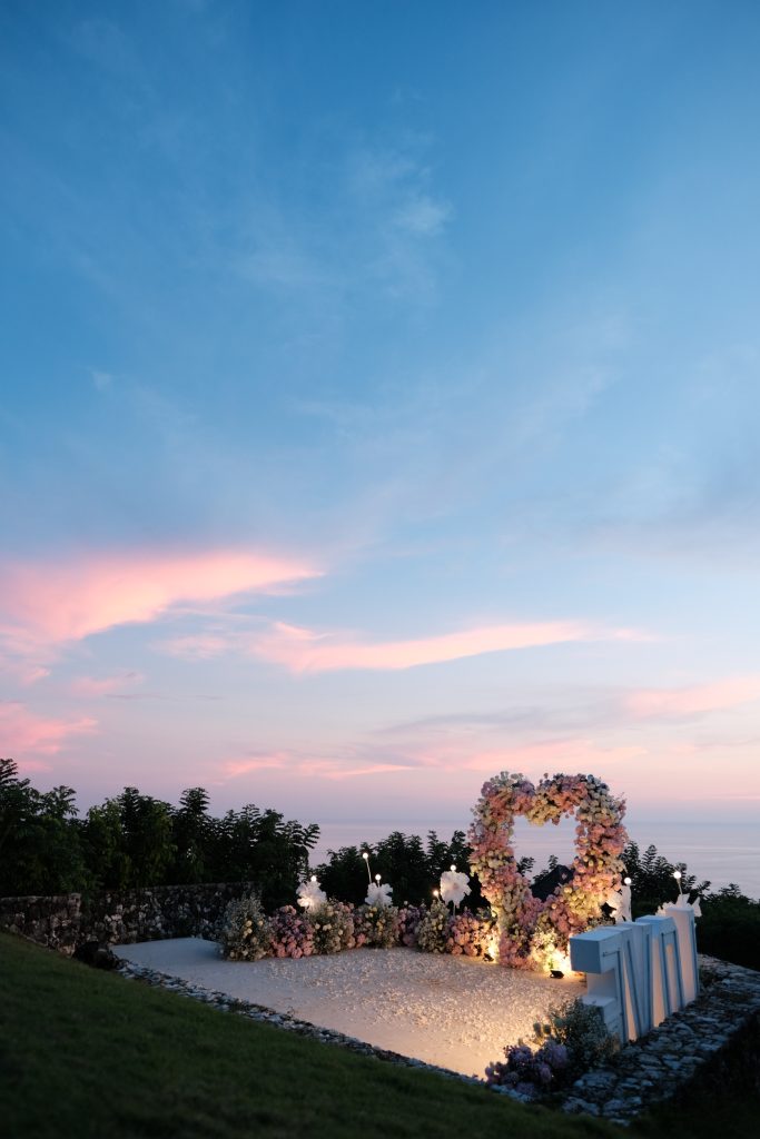 intimate sunset engagement at Alila Uluwatu