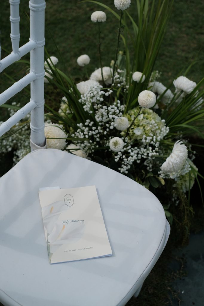 cliffside wedding seating arrangement bali