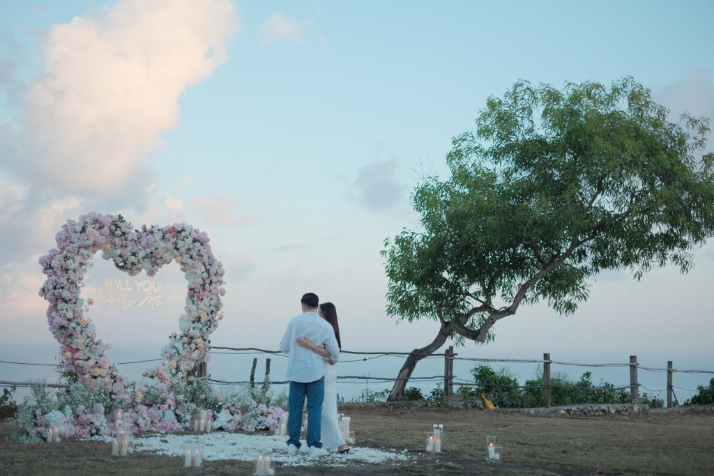 FIX Couple celebrating proposal at Karang Boma Cliff