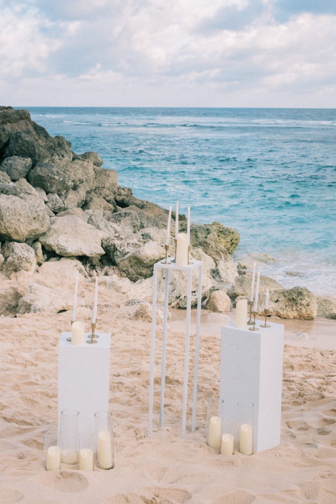 FIX Candle columns beside floral proposal setup