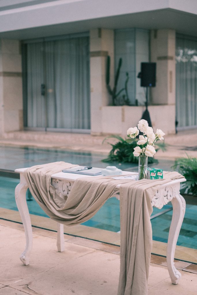 Tropical wedding reception with coastal atmosphere